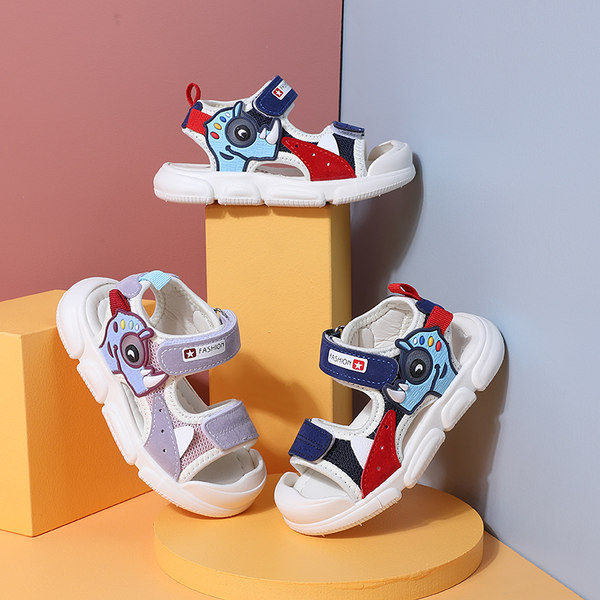 Moderne ljetne sandale s aplikacijom u boji