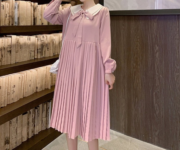 Elegantna ženska plisirana haljina za trudnice