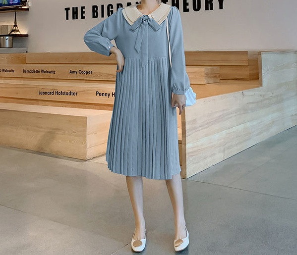 Elegantna ženska plisirana haljina za trudnice