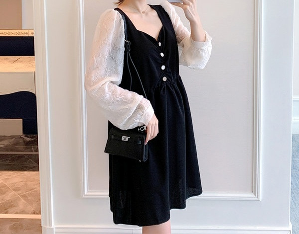 Elegantna kratka haljina širokog modela s gumbima za trudnice