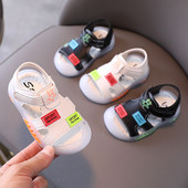 Novi model dječjih kožnih sandala sa 3D aplikacijama