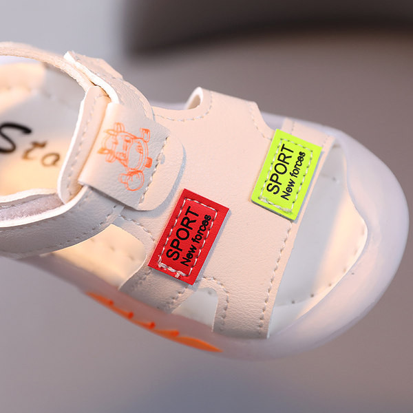 Novi model dječjih kožnih sandala sa 3D aplikacijama