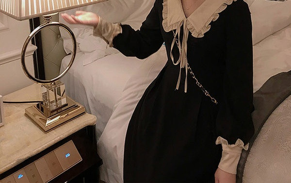 Dugi model ženske haljine s dugim rukavima za trudnice