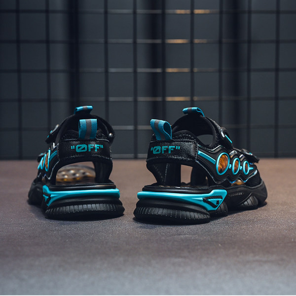 Dječje sandale s ravnim potplatom i zakrpama