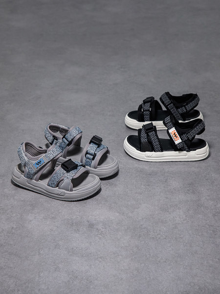 Dječje sandale sa naljepnicama u crnoj i sivoj boji