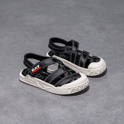 Dječje sandale sa zakrpama u crno-bijeloj boji sa ravnim potplatom