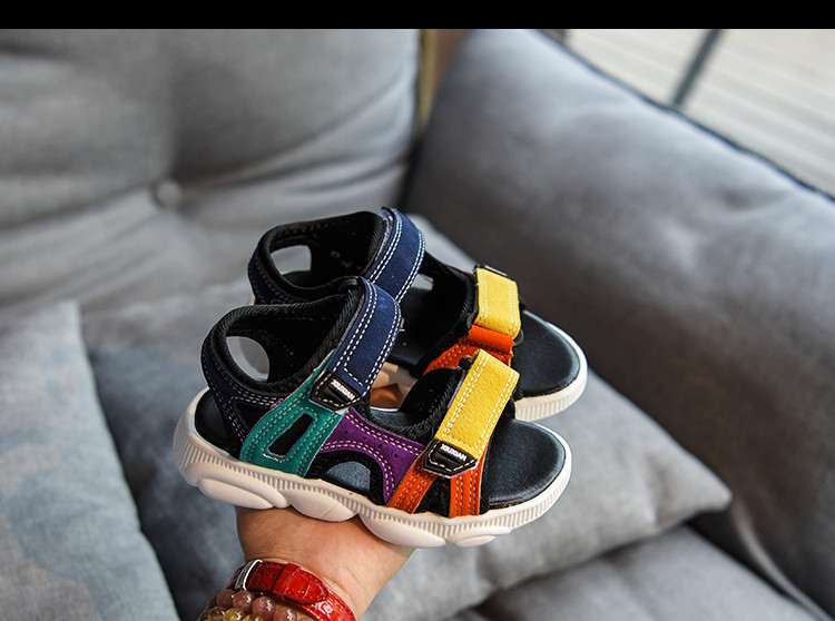 Šarene dječje sandale sa zakrpama i ravnim potplatom