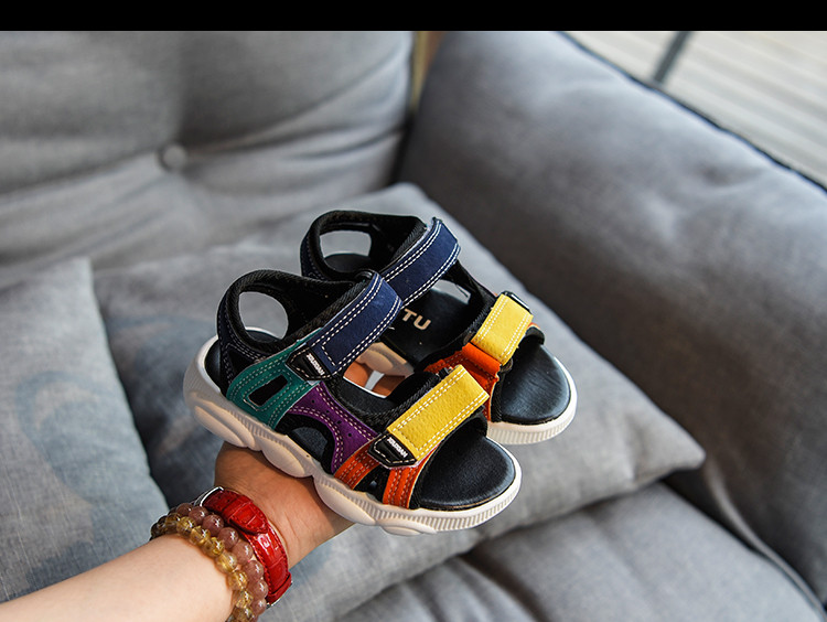 Šarene dječje sandale sa zakrpama i ravnim potplatom