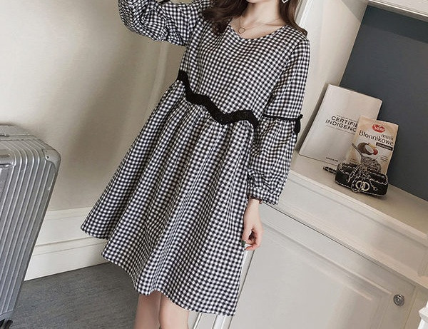 Aktuelna ženska karirana haljina sa ovalnim izrezom za trudnice