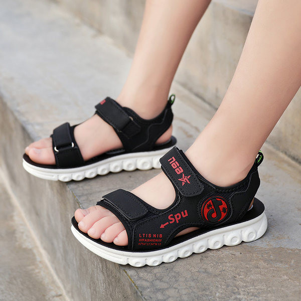 Ljetne sandale za dječake s natpisima i grubim potplatom