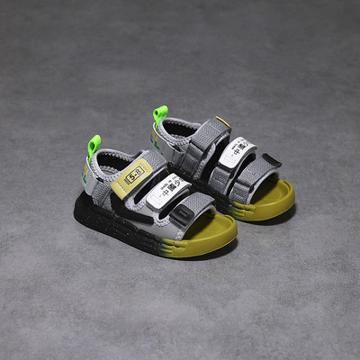 Παιδικά σανδάλια με στερέωση velcro σε δύο χρώματα για αγόρια