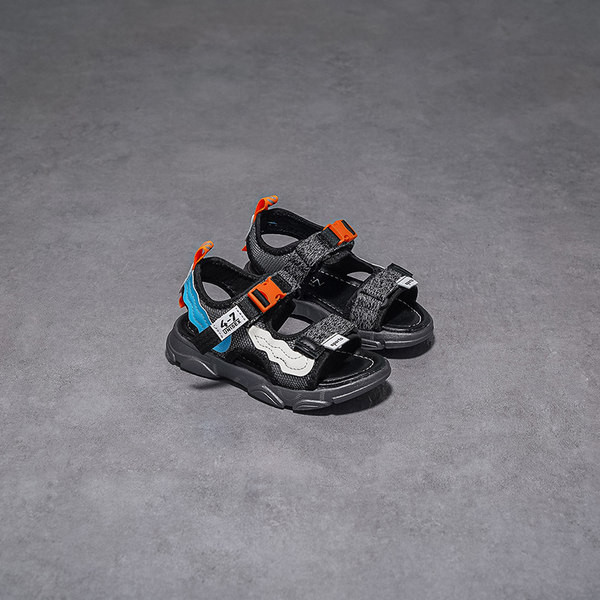 Dječje sandale sa naljepnicama u crnoj boji