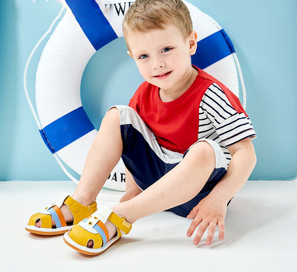 Kožne dječje sandale na čičak