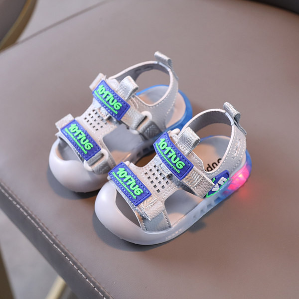 Νέο μοντέλο φωτεινά παιδικά σανδάλια για αγόρια με τρισδιάστατα στοιχεία