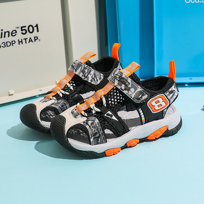 Dječje sandale s mrežicom i naljepnicama za dječake