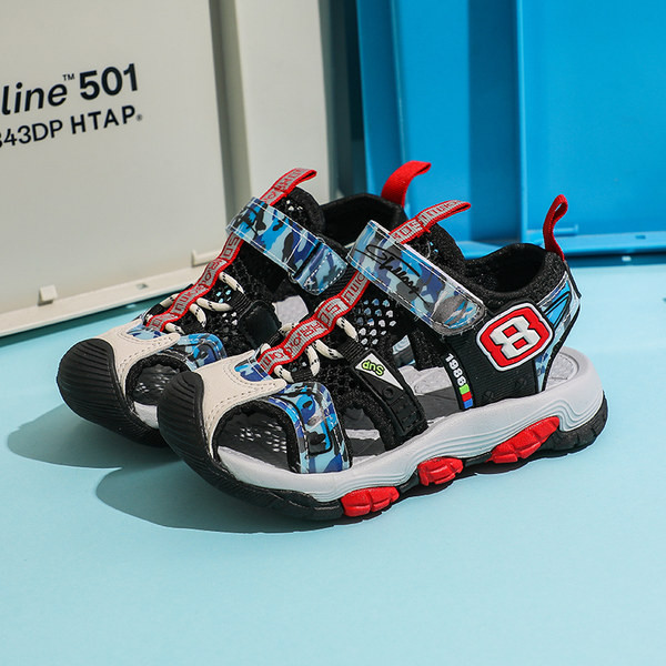 Dječje sandale s mrežicom i naljepnicama za dječake