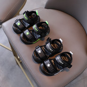 Udobne sandale za dječake s čičak kopčanjem i natpisima