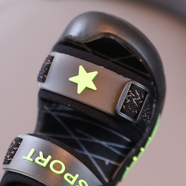 Udobne sandale za dječake s čičak kopčanjem i natpisima