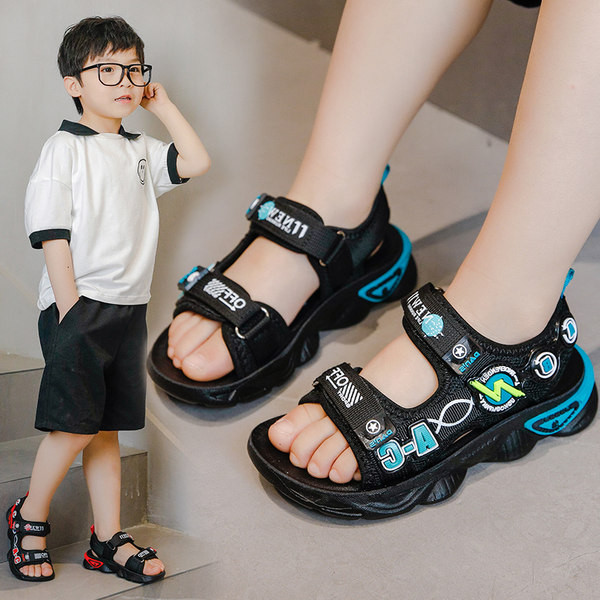 Moderne ljetne sandale za dječake s naljepnicama i šarenim aplikacijama