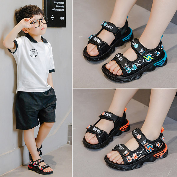 Moderne ljetne sandale za dječake s naljepnicama i šarenim aplikacijama
