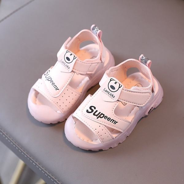 Novi model dječjih kožnih sandala sa naljepnicama i natpisom - unisex model