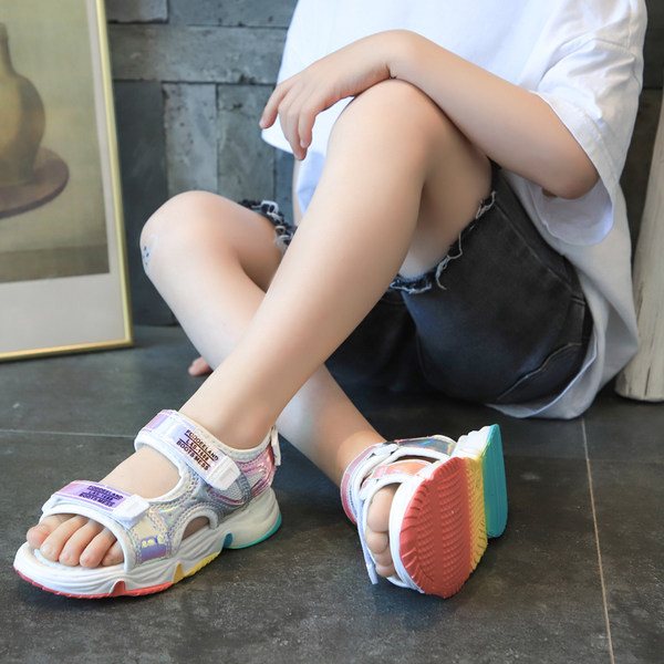 Dječje sandale sa naljepnicama i đonom u boji za djevojčice i dječake