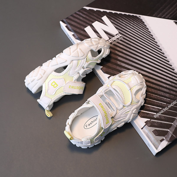 Dječje kožne sandale s vezicama i ravnim potplatom