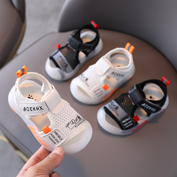 Παιδικά σανδάλια με στερέωση velcro