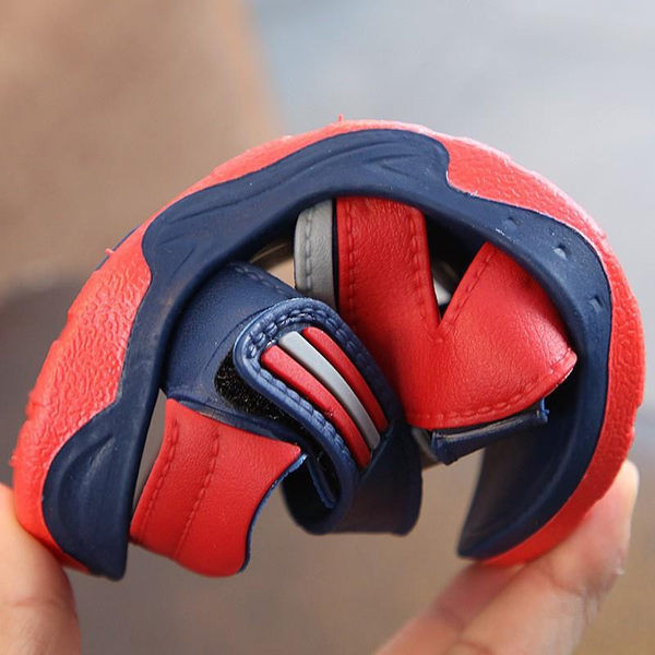 Νέο μοντέλο πολύχρωμα σανδάλια για αγόρια κατάλληλα για την παραλία