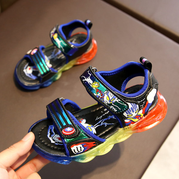 Moderne sandale za dječake s aplikacijama u boji i svjetlećim potplatom