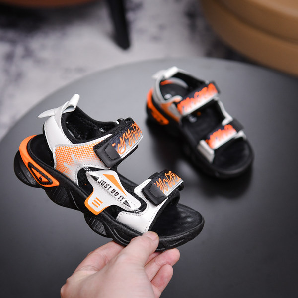 Καλοκαιρινά σανδάλια νέου μοντέλου με σκληρή σόλα και στερέωση velcro