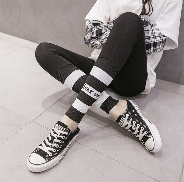 Τρέχουσες γυναικείες κολάν με επιγραφή για έγκυες γυναίκες