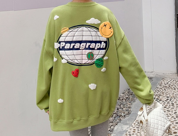 Široki model ženske bluze sa ovalnim izrezom za trudnice