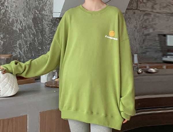 Široki model ženske bluze sa ovalnim izrezom za trudnice