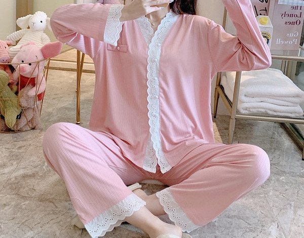 Ženska aktualna pidžama s čipkom za trudnice