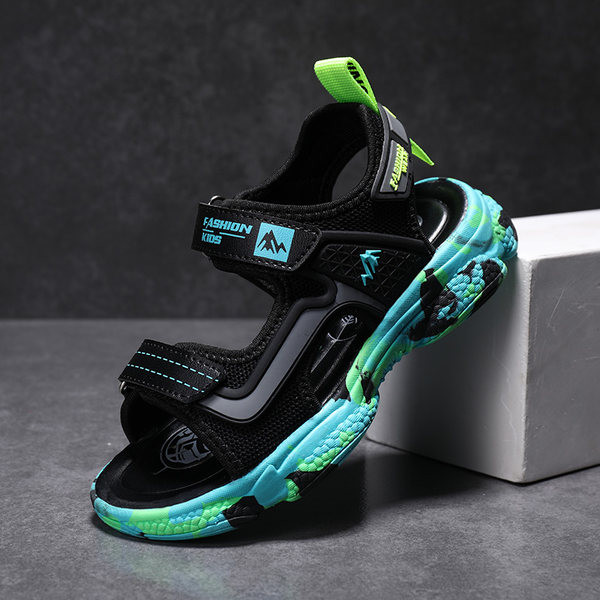 Novi model dječjih sandala za dječake sa đonom u boji - pogodne za planine