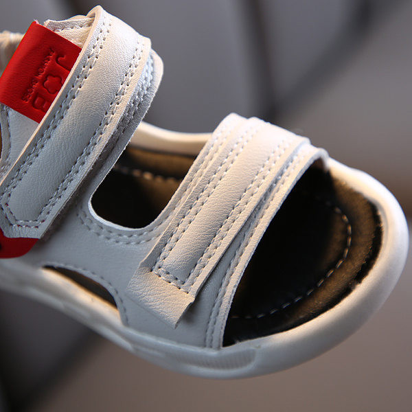 Dječje kožne sandale s ravnim potplatom i zakrpama