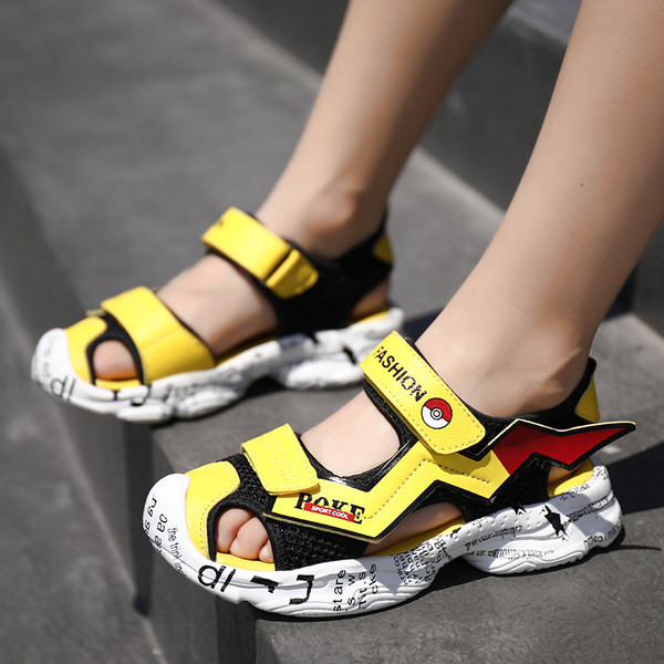 Aktualne dječje sandale za dječake sa natpisima i 3D aplikacijom - flash