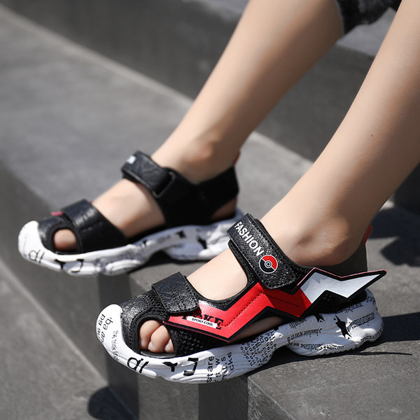 Aktualne dječje sandale za dječake sa natpisima i 3D aplikacijom - flash