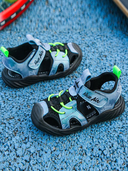 Novi model dječjih sandala sa vezicama i čičkom