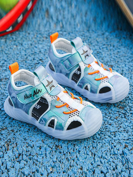 Novi model dječjih sandala sa vezicama i čičkom