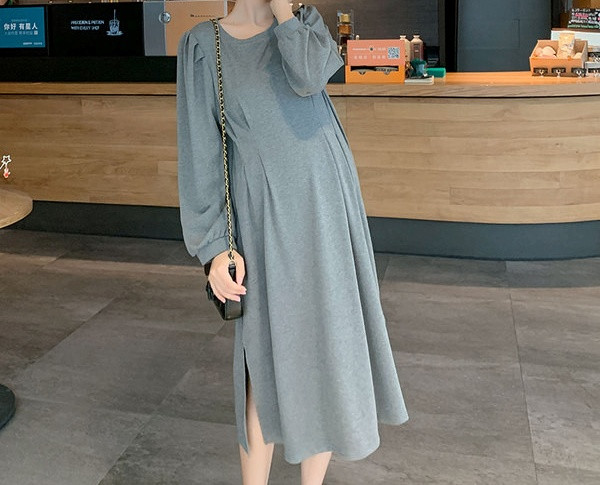 Ženska ležerna haljina jednobojnog modela s ovalnim izrezom za trudnice