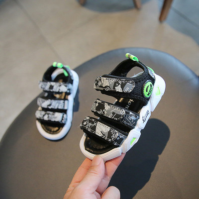 Παιδικά σανδάλια καμουφλάζ με επίπεδη σόλα και στερέωση velcro