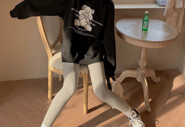 Šiuolaikinė moteriška palaidinė su gobtuvu nėščiosioms