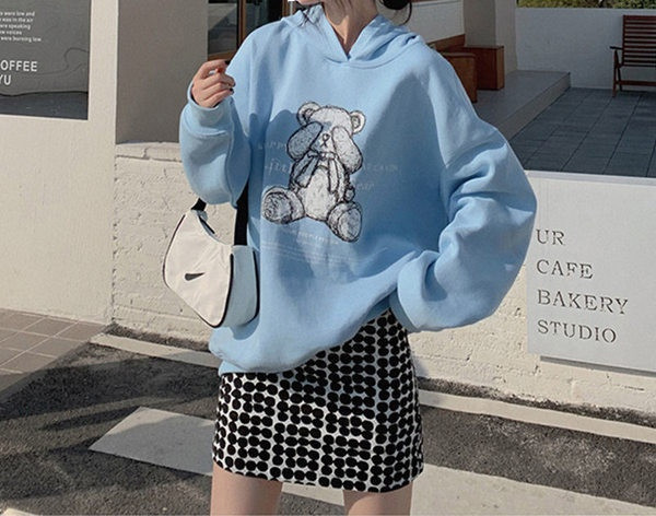 Šiuolaikinė moteriška palaidinė su gobtuvu nėščiosioms