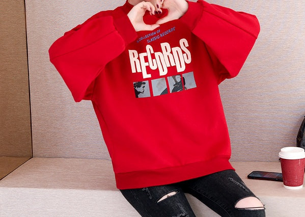 Γυναικεία μπλούζα με απλικέ και οβάλ ντεκολτέ για έγκυες γυναίκες