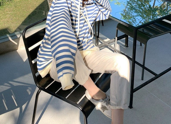 Moderna ženska bluza na pruge s kapuljačom za trudnice