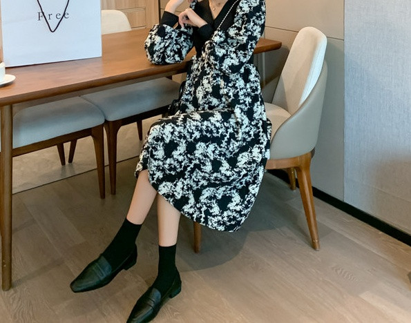 Κομψό γυναικείο φόρεμα με λαιμόκοψη για εγκύους