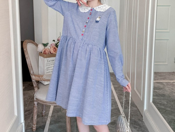 Moderna ženska haljina za trudnice kratkog kroja