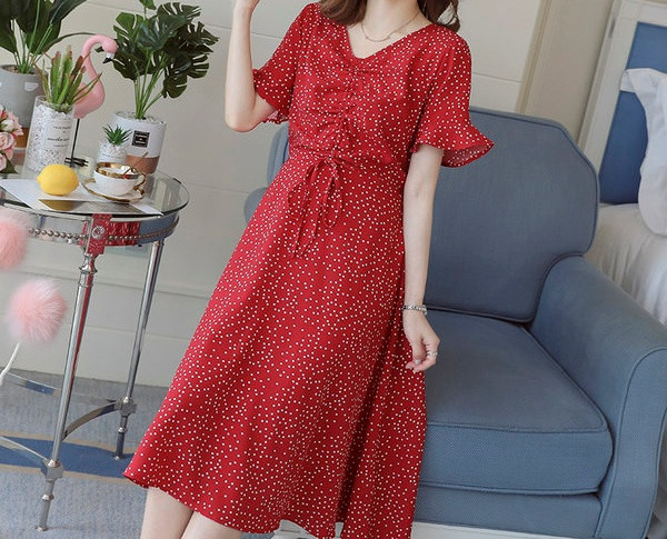 Moderan model ženske duge haljine s vezama za trudnice